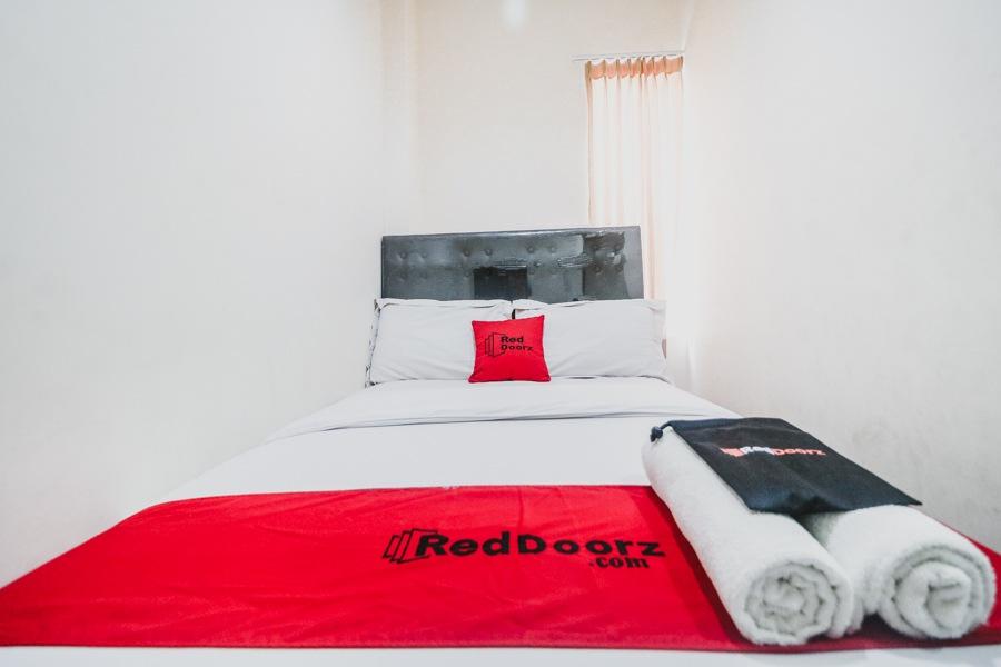 Reddoorz Plus Near Mall Ciputra Jakarta Exterior foto