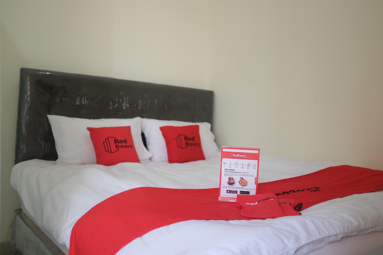 Reddoorz Plus Near Mall Ciputra Jakarta Exterior foto