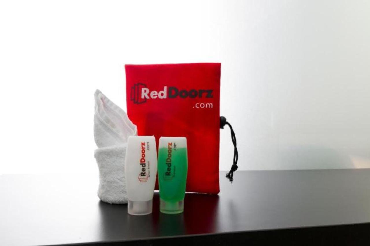 Reddoorz Plus Near Mall Ciputra Jakarta Exterior foto